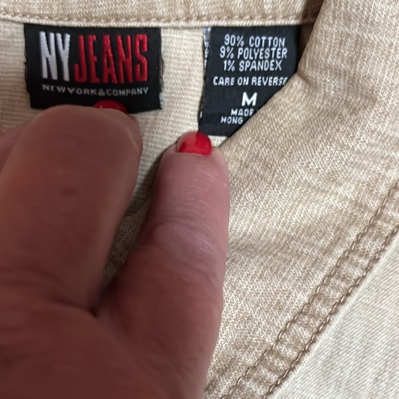 Jean Jacket Tan Size M. 90% cotton. Full zipper 2 breast pockets - Picture 3 of 4